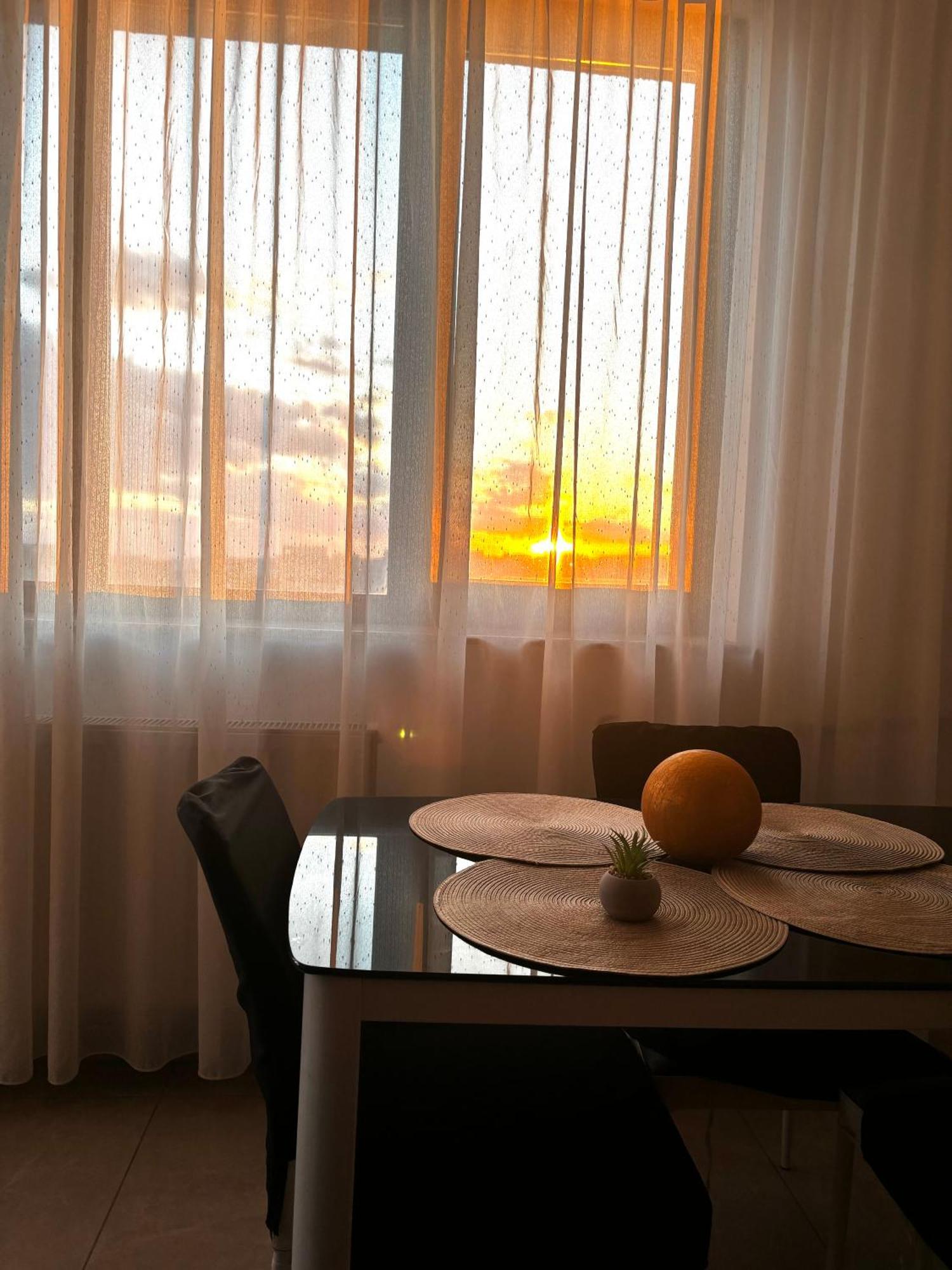 Taste Of Iasi - Two Room Apartment - Central - Sunset Touch Dış mekan fotoğraf